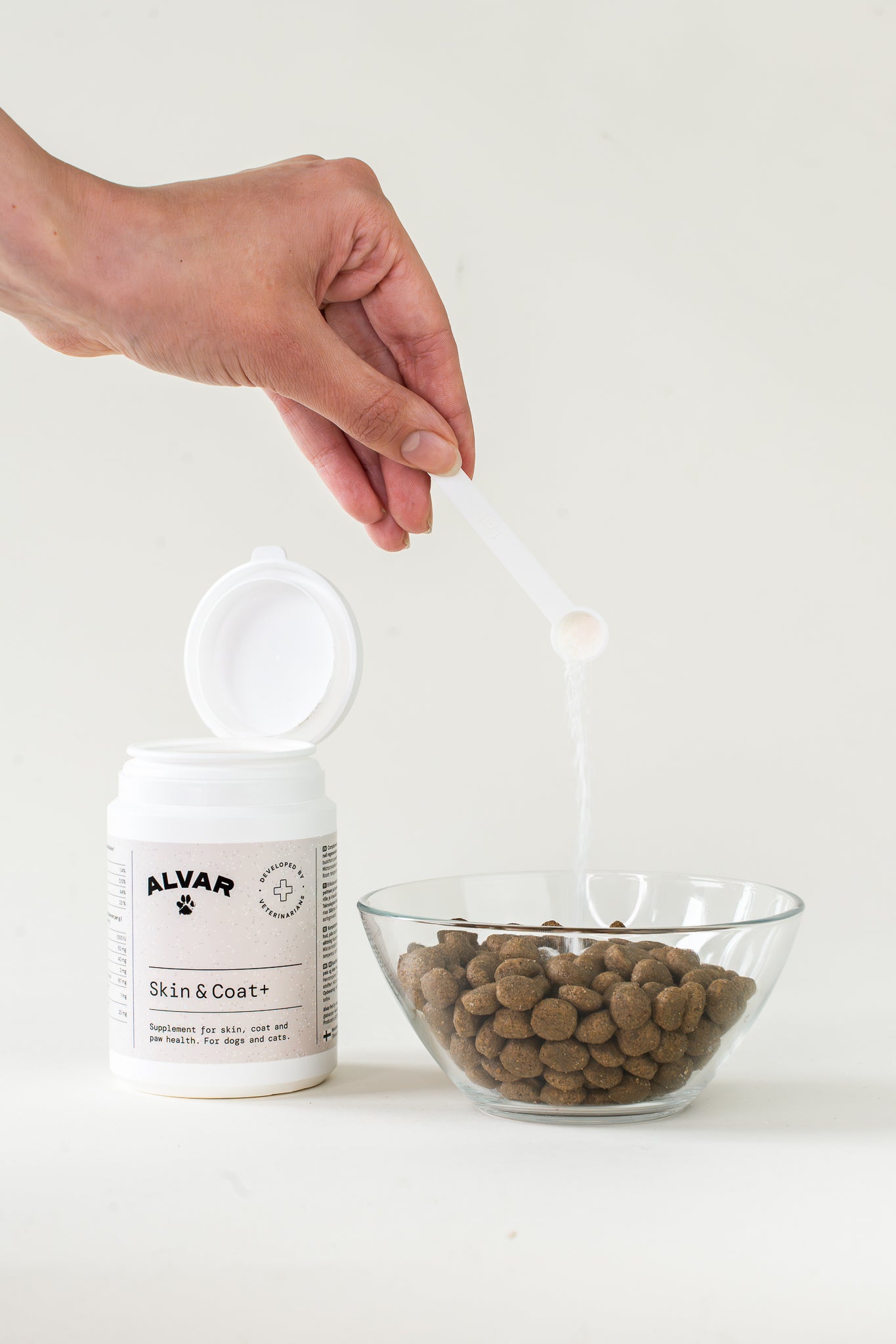 Alvar Pet Skin & Coat+ lisäravinne koiralle ja kissalle 140 g